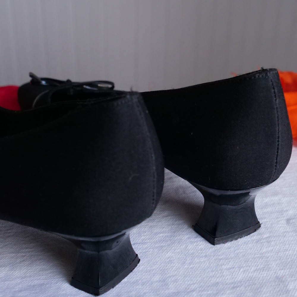 Perfect 90s Stuart Weitzman black kitten heels - Picture 6 of 8